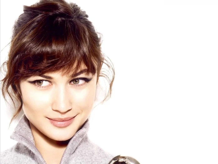 Olga Kurylenko women brunette model actress portrait simple background