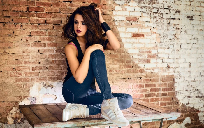 Selena Gomez actress singer jeans brunette women looking away 2k