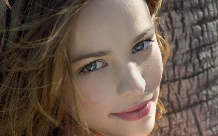 Rachel McAdams actress brunette green eyes pink lipstick