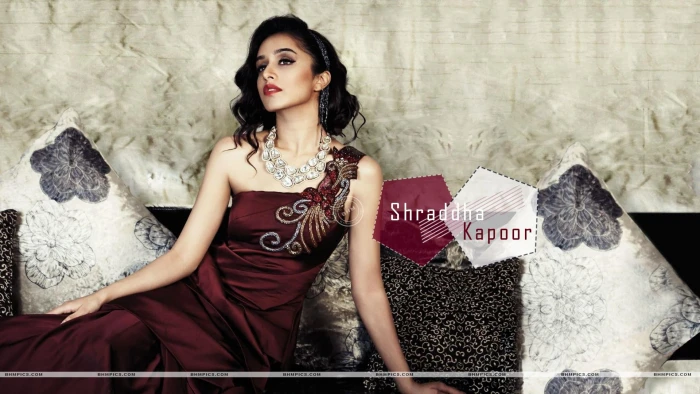 Royal Look Of Shraddha Kapoor bollywood celebrities female