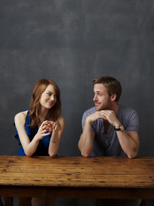 Ryan Gosling and Emma Stone women table actor painted nails 2k