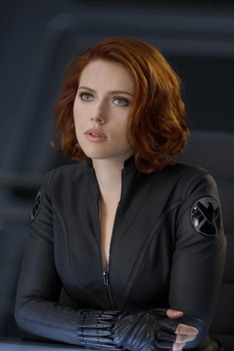 scarlett johansson bodysuit actress short hair black widow 2k