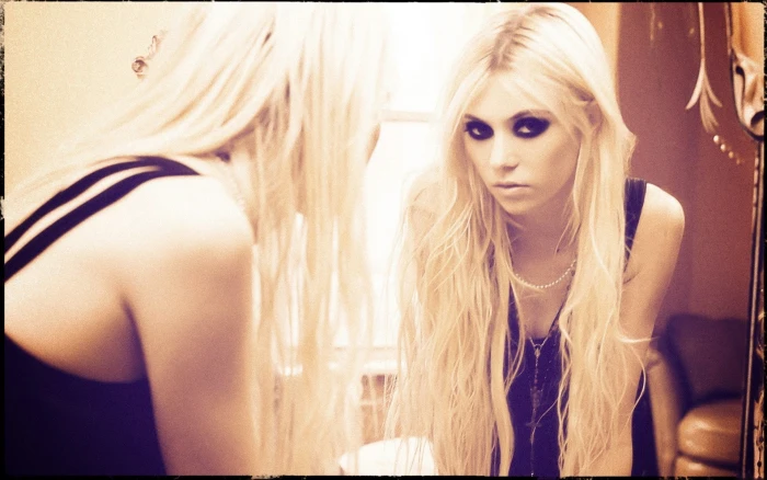 Taylor Momsen blonde actress women blond hair portrait