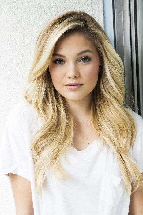 women actress blonde long hair Olivia Holt singer portrait display 97