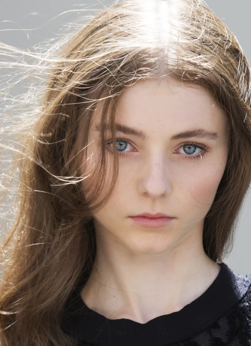 Thomasin McKenzie actress women blue eyes New Zealand face