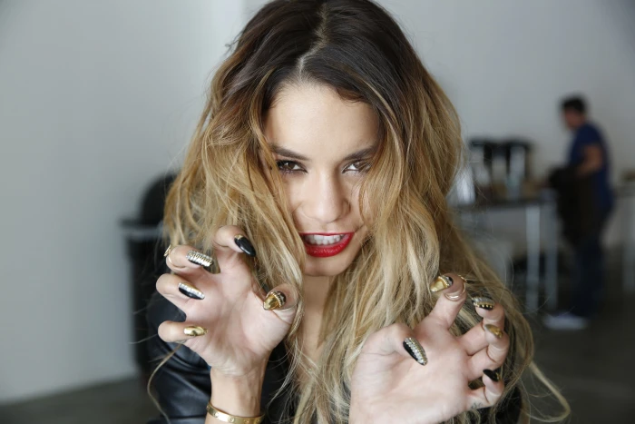 Vanessa Hudgens women celebrity actress painted nails hair 2k