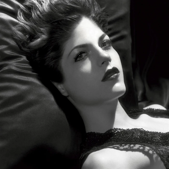 women actress monochrome Selma Blair looking away portrait