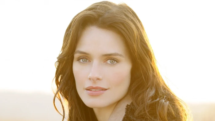 woman facing camera Daniella van Graas brunette blue eyes