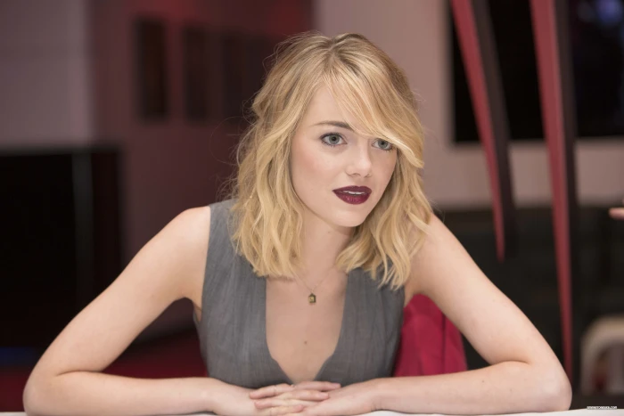 woman in gray sleeveless dress Emma Stone blonde green eyes 2k 4k 5k