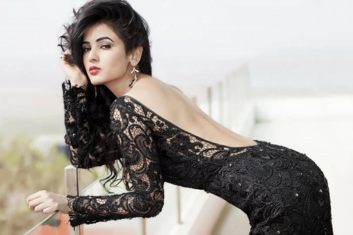 woman wearing black lace backless dress Sonal Chauhan Bollywood actress 2k 4k 5k