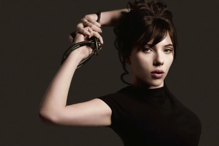 women's black crew neck top Scarlett Johansson actress simple background 2k