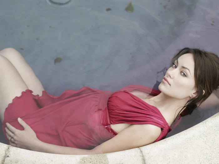 women Olivia Wilde actress looking at viewer model in water