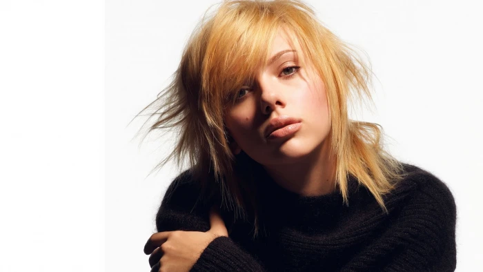 women Scarlett Johansson actress blonde looking at viewer