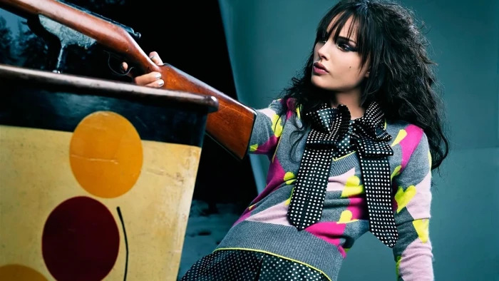 women weapon Natalie Portman actress celebrity one person