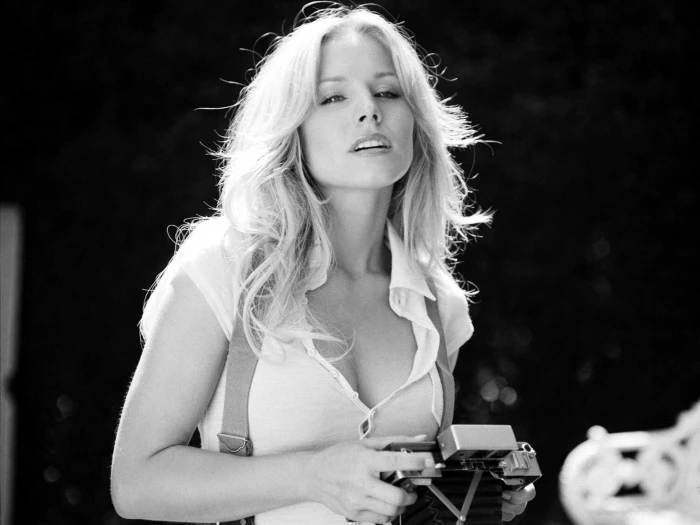 women's scoop neck shirt monochrome cleavage Kristen Bell