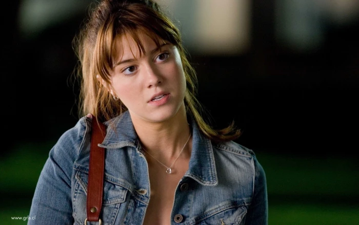 women's blue denim button up jacket Mary Elizabeth Winstead