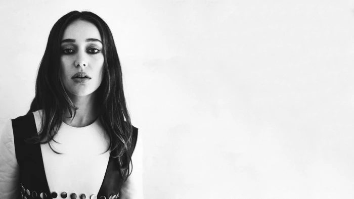 women's crew neck shirt Alycia Debnam Carey actress monochrome