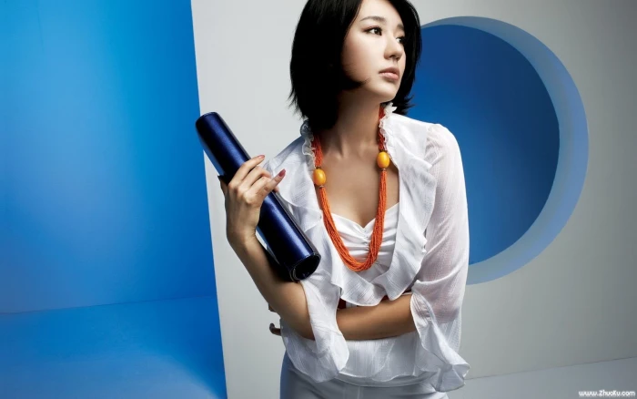 women's white long sleeved top Actresses Yoon Eun Hye Korean