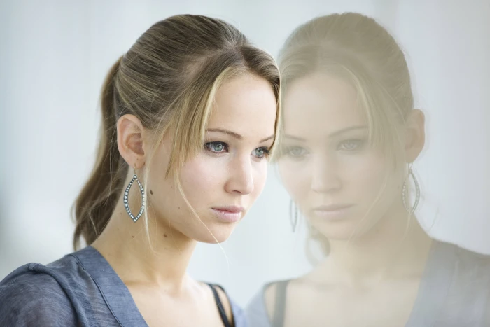 women's gray top blonde glass reflection Jennifer Lawrence 2k 4k 5k