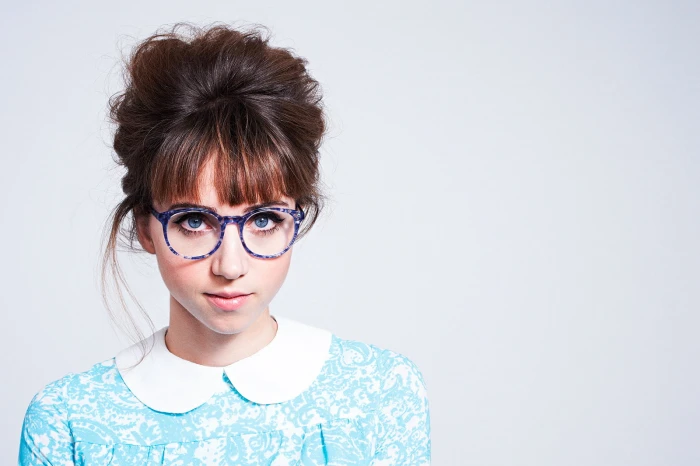 Zoe Kazan women with glasses actress simple background portrait
