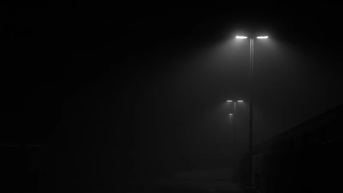 black outdoor lamp mist street light minimalism urban monochrome 2k