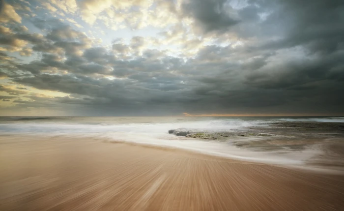 beach sea horizon sand clouds 2k