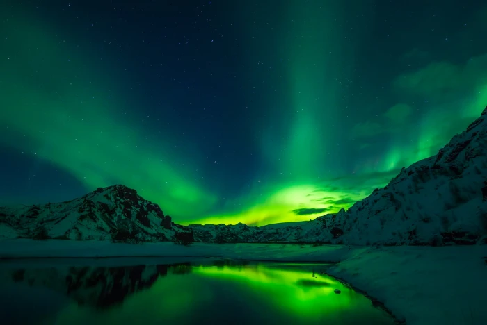 green Northern light sky iceland aurora borealis northern lights 2k