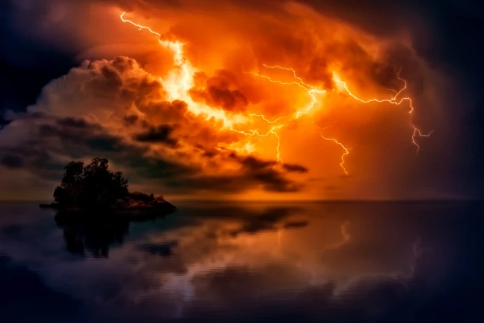lighting and ocean scenery sunset dusk lightning storm weather 2k