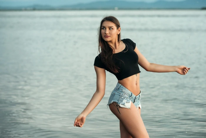 women brunette belly jean shorts tanned portrait outdoors 2k