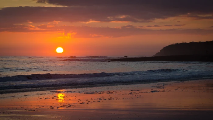 body of water sunset sea nature beach clouds sunlight sky 2k