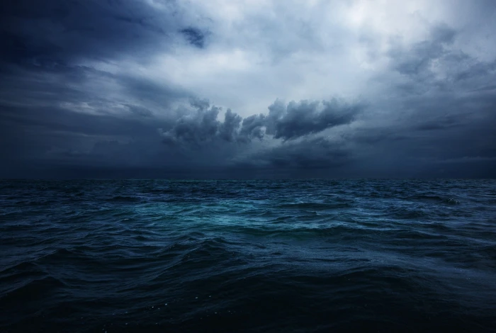 body of water sea clouds nature dark sky horizon cloud 2k