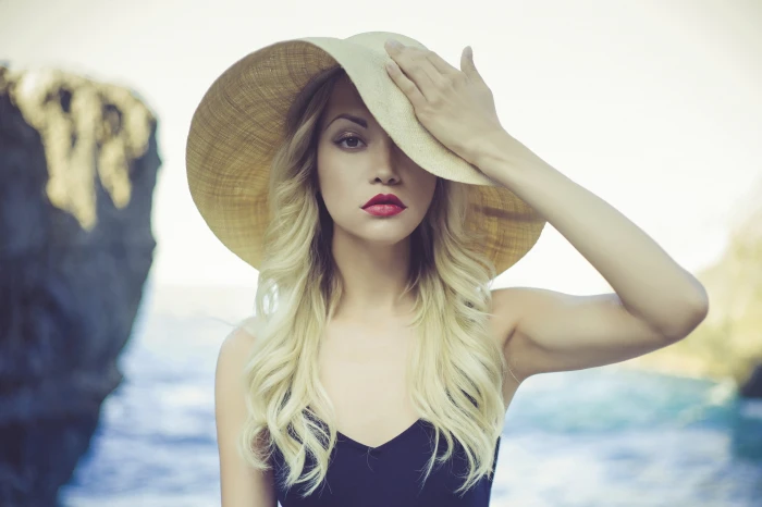 women blonde hat beach model 2k