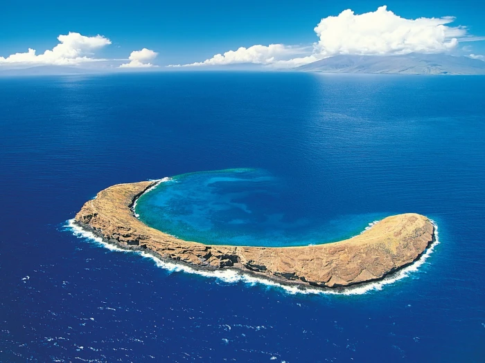 Molokini Crater body of water Nature Beach hawaii sea scenics nature 2k