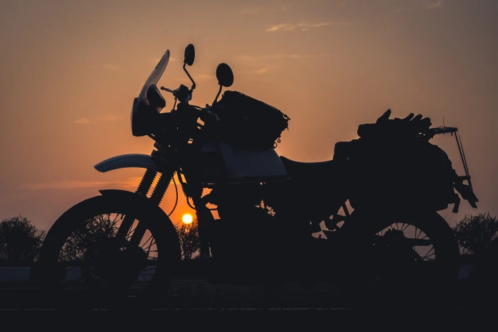 royal enfield himalayan motorcycle sunrise road trip ride 2k 4k