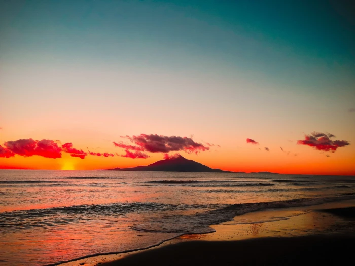 sea landscape clouds beach water sky sunset beauty in nature 2k