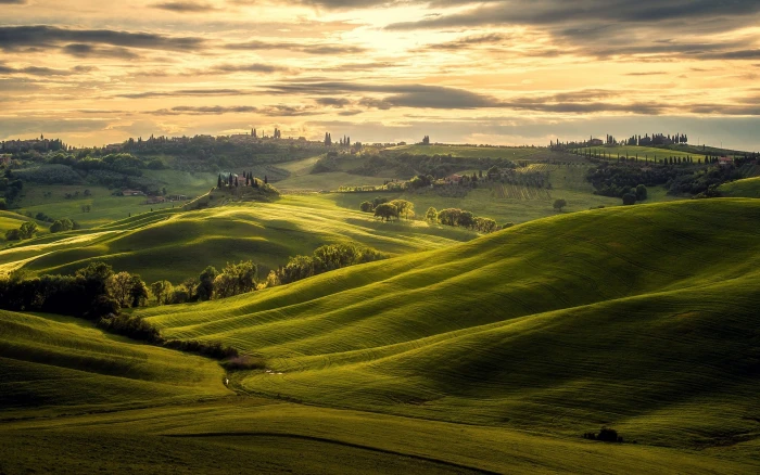 nature landscape Tuscany Italy sunset trees hills clouds 2k