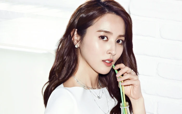 Han Hye Jin Korean beautiful photo wallpaper 14 women s white boat neckline top 2k