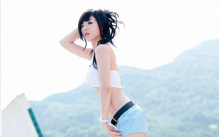 Hwang Mi Hee Asian women Korean black hair crop top outdoors