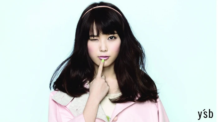 IU Asian Korean singer women hair band wink brunette 2k