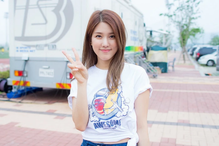 korean girl group one person long hair portrait smiling 2k