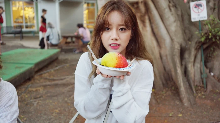 K pop Hyeri Korean one person child food portrait childhood 2k