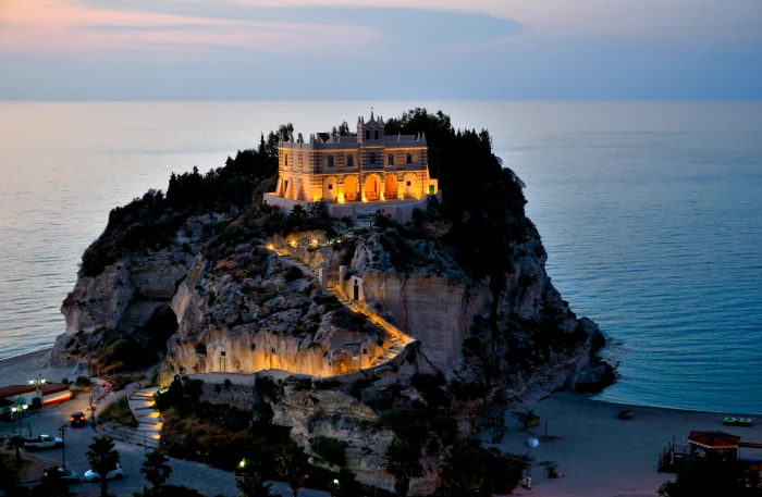 white castle on mountain tropea vibo valentia 2k 4k 5k