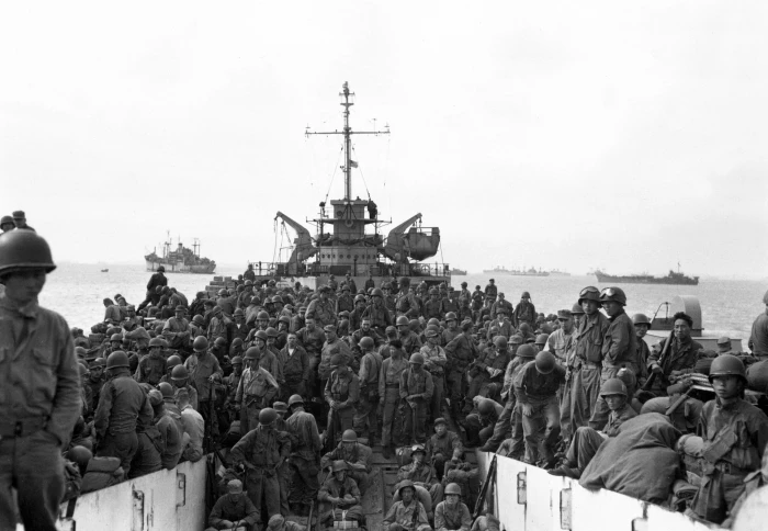 The Infantry lands at Inchon during the Korean War boats 2k