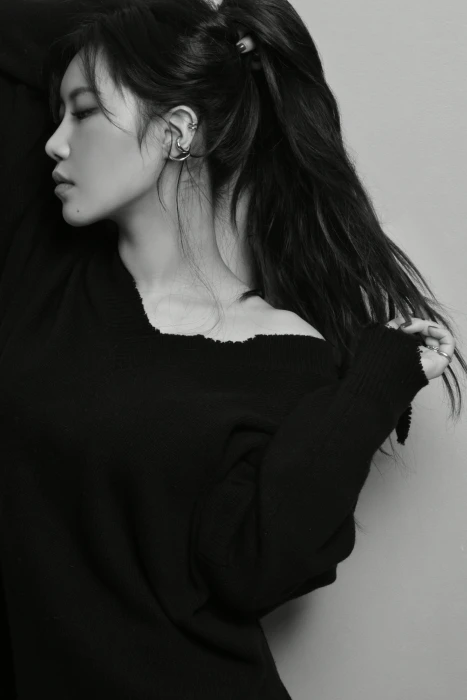 Yezi K pop Korean women monochrome Fiestar hoop earrings 2k