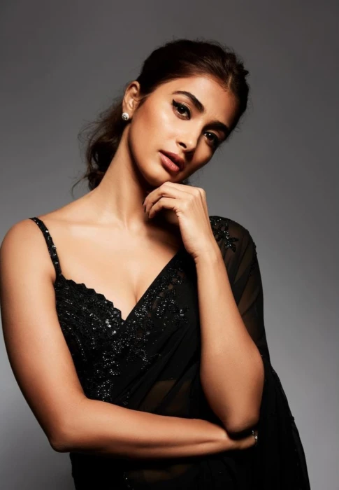 What a Beauty! pooja hedge indian celebrity actress