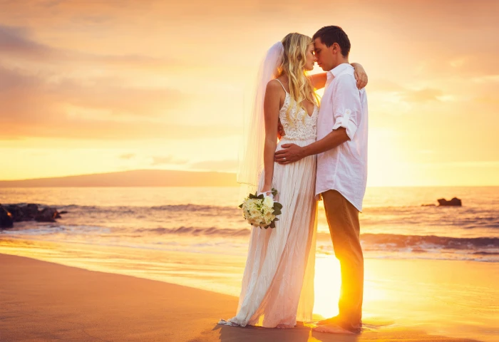 Wedding sunset couple bride beach Sea Happy kissing just married 2k 4k