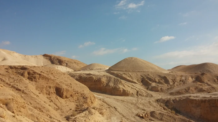 Sand Desert Judaean Israel scenery hills sky wilderness 2k 4k