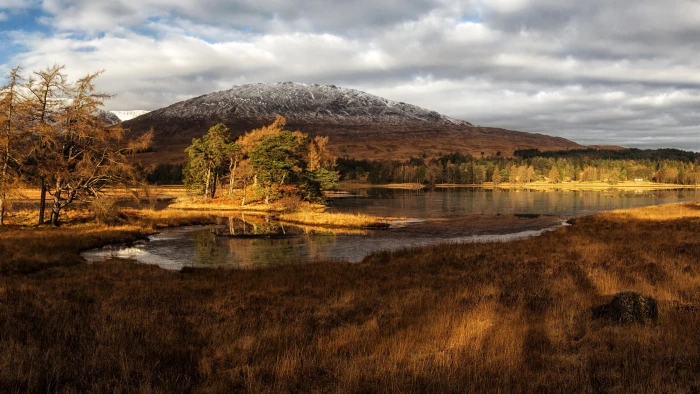 Scotland scenery lake mountains grass trees clouds dusk 2k