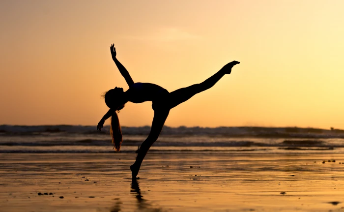 Ashi Ross in Huntington Beach woman doing ballerina pose near sea 2k 4k 5k