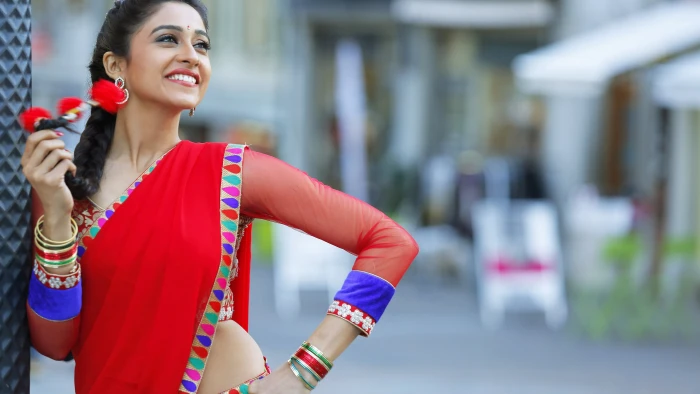 women s red and purple sari dress Regina Cassandra photo bollywood 2k 4k 5k 8k